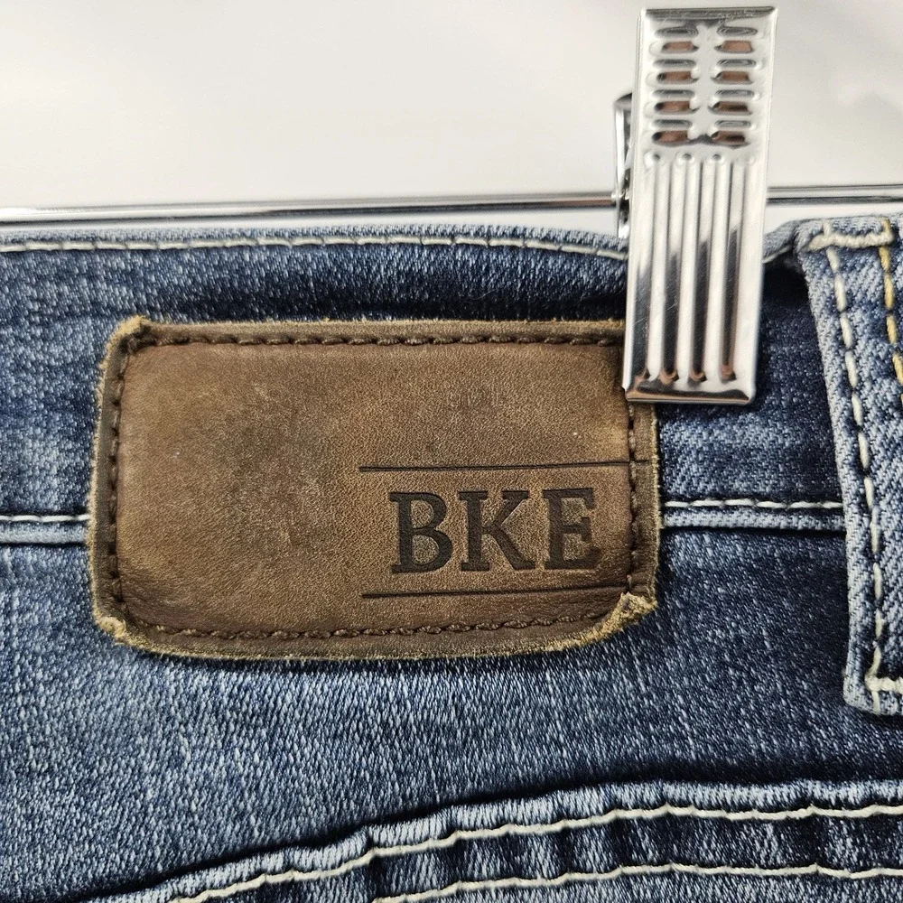 BKE Alec Straight Leg Jeans Mens 28x30 Medium Wash Stretch Denim Buckle